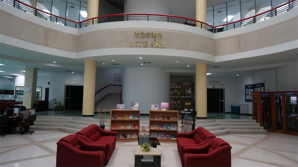学校图书馆 (3)_看图王